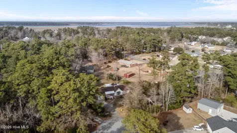 3704 Oxford Court Morehead City NC 28557