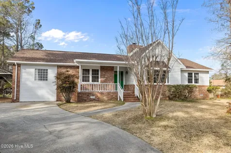 3704 Oxford Court Morehead City NC 28557