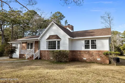 3704 Oxford Court Morehead City NC 28557
