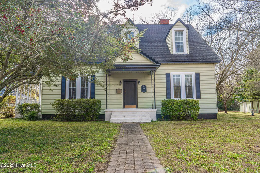 301 W Central Street Maxton NC 28364