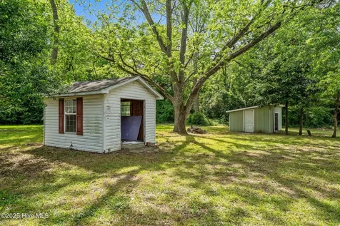 301 W Central Street Maxton NC 28364