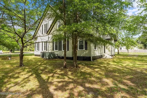 301 W Central Street Maxton NC 28364