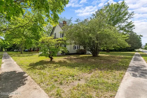 301 W Central Street Maxton NC 28364