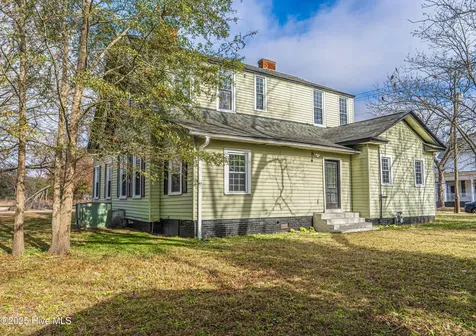 301 W Central Street Maxton NC 28364