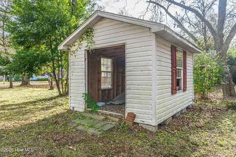 301 W Central Street Maxton NC 28364