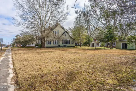 301 W Central Street Maxton NC 28364