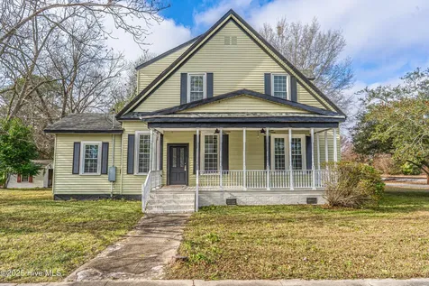 301 W Central Street Maxton NC 28364