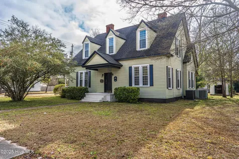 301 W Central Street Maxton NC 28364