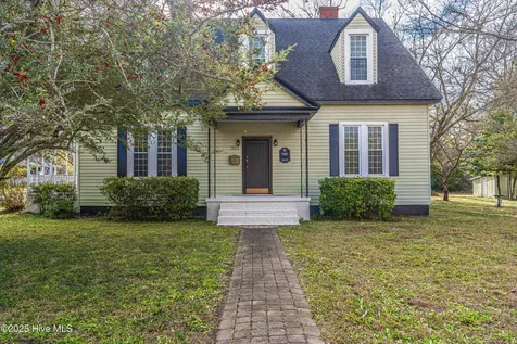 301 W Central Street Maxton NC 28364