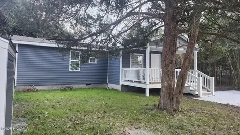124 Zacchaeus Avenue Morehead City NC 28557