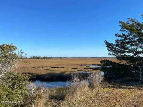 3102 Us-70 Beaufort NC 28516