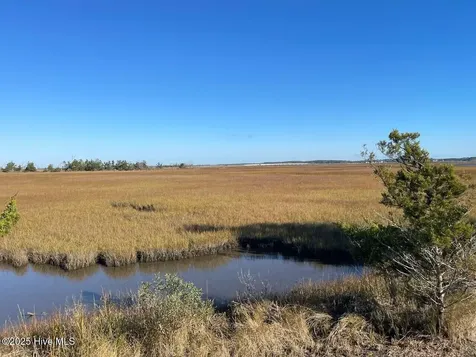 3102 Us-70 Beaufort NC 28516