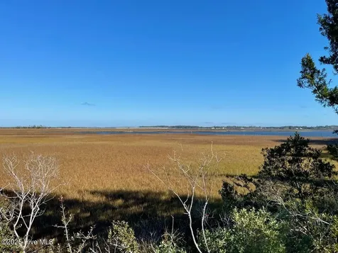 3102 Us-70 Beaufort NC 28516
