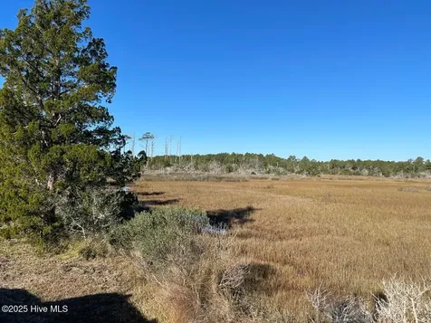 3102 Us-70 Beaufort NC 28516