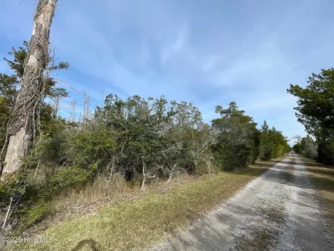 3102 Us-70 Beaufort NC 28516