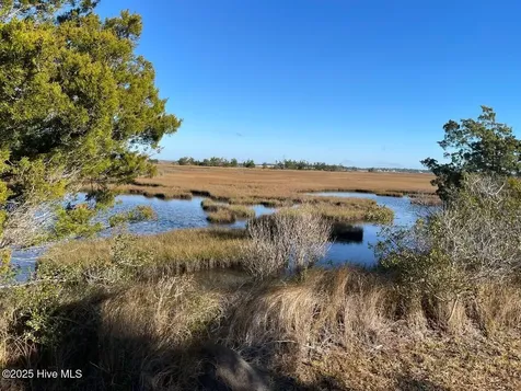 3102 Us-70 Beaufort NC 28516