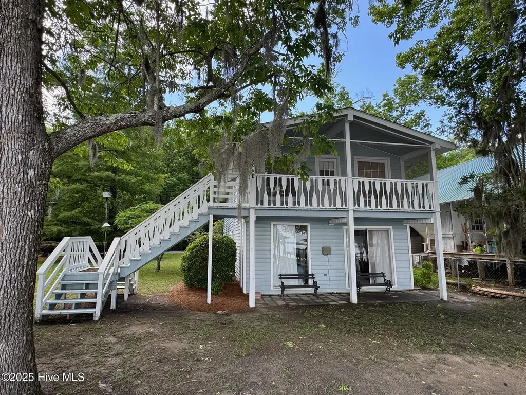 2810 Canal Cove Road Lake Waccamaw NC 28450