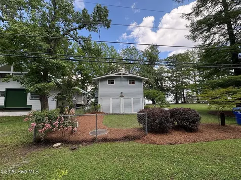 2810 Canal Cove Road Lake Waccamaw NC 28450