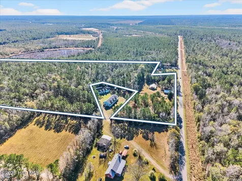 1986 Big Neck Road NW Ash NC 28420