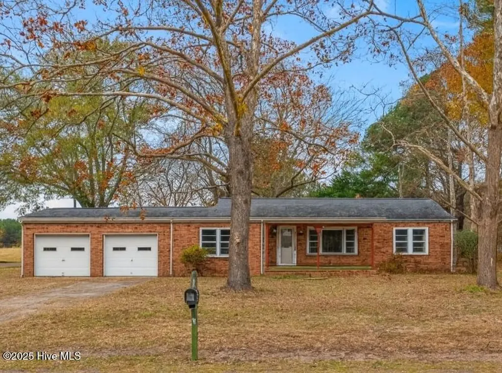 561 Godley Road Grimesland NC 27837