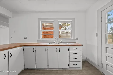 561 Godley Road Grimesland NC 27837