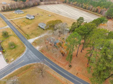 561 Godley Road Grimesland NC 27837