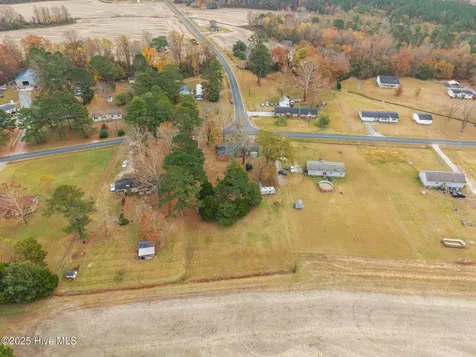 561 Godley Road Grimesland NC 27837