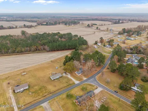 561 Godley Road Grimesland NC 27837