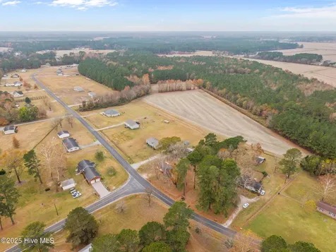 561 Godley Road Grimesland NC 27837