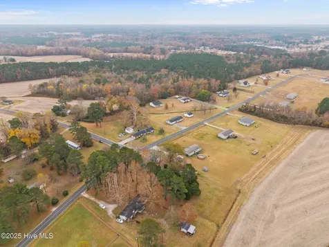 561 Godley Road Grimesland NC 27837