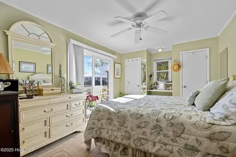 1112 Shepard Street Morehead City NC 28557