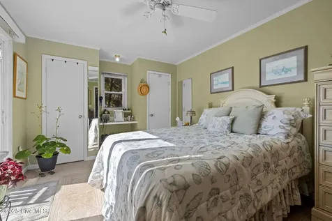 1112 Shepard Street Morehead City NC 28557