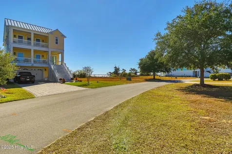 704 Cannonsgate Drive Newport NC 28570