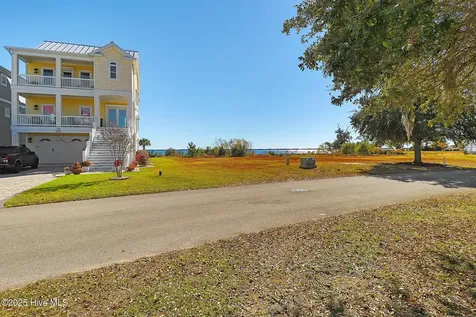 704 Cannonsgate Drive Newport NC 28570