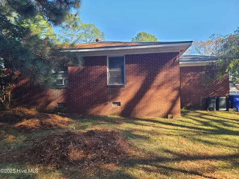 1904 Northwood Drive Kinston NC 28501