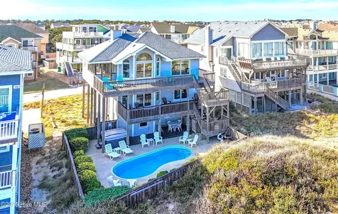 721 Crown Point Circle Corolla NC 27927