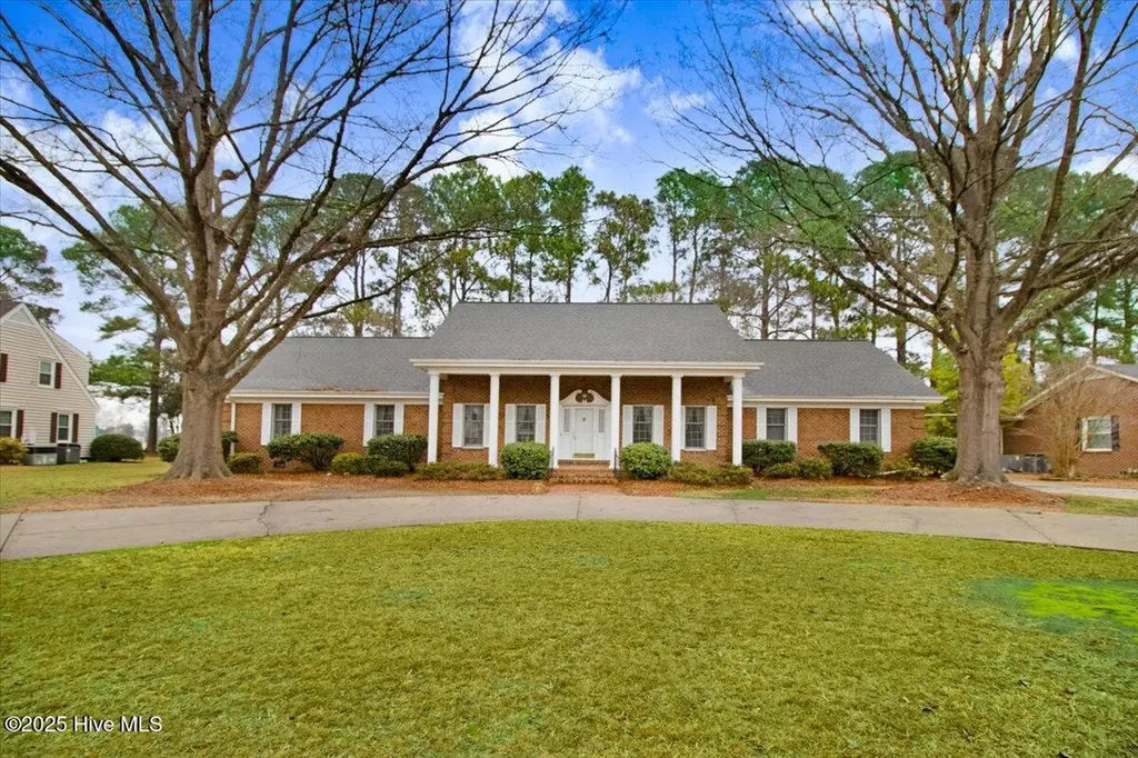 702 Hillcrest Drive Mount Olive NC 28365