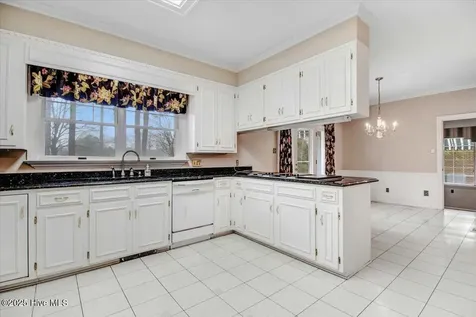 702 Hillcrest Drive Mount Olive NC 28365