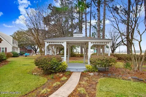 702 Hillcrest Drive Mount Olive NC 28365