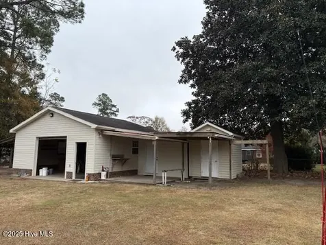 1729 Holly Ridge Road Kinston NC 28504