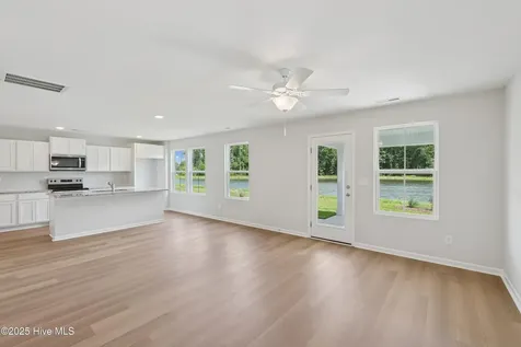 8 E Pioneer Way Hampstead NC 28443
