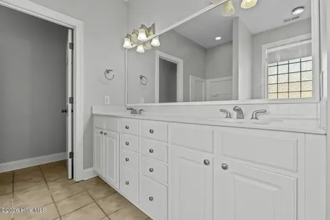 237 Country Squire Lane Jacksonville NC 28540