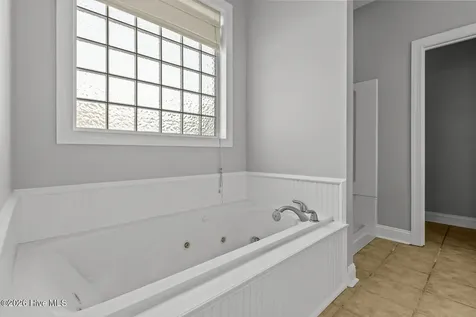 237 Country Squire Lane Jacksonville NC 28540