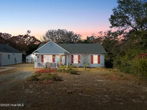 161 NE 7th Street Oak Island NC 28465