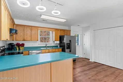 161 NE 7th Street Oak Island NC 28465