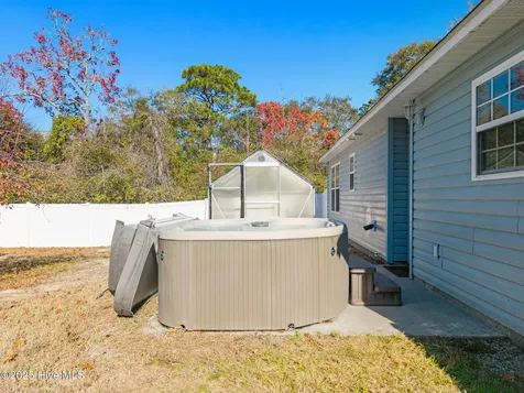 161 NE 7th Street Oak Island NC 28465