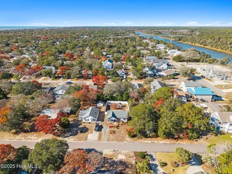 161 NE 7th Street Oak Island NC 28465