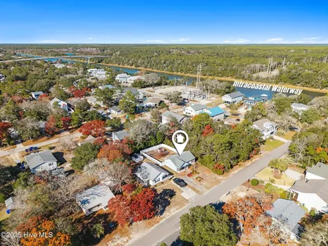 161 NE 7th Street Oak Island NC 28465