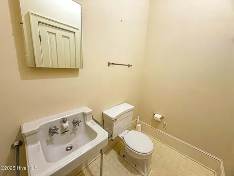 407 S King Street Windsor NC 27983