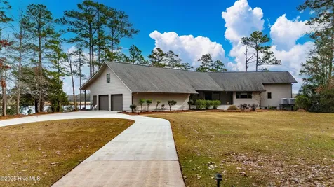 138 Shoreline Court Oriental NC 28571